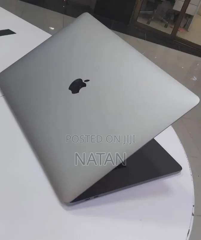 New Laptop Apple MacBook Pro 2017 16GB Intel Core i7 SSD 512GB