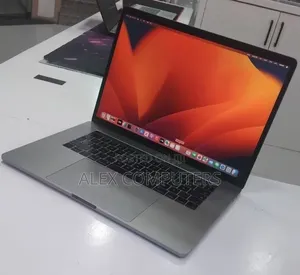 New Laptop Apple MacBook Pro 2017 16GB Intel Core i7 SSD 512GB