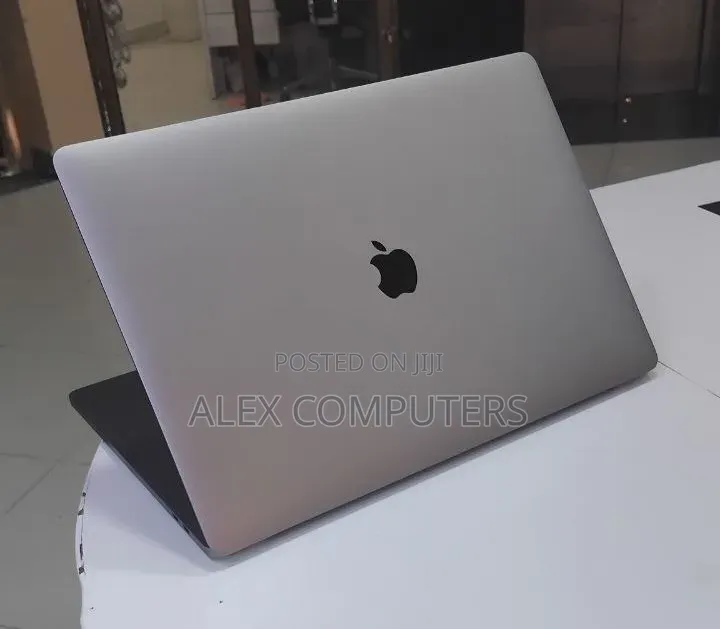 New Laptop Apple MacBook Pro 2017 16GB Intel Core i7 SSD 512GB