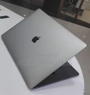 New Laptop Apple MacBook Pro 2017 16GB Intel Core i7 SSD 512GB