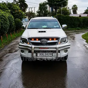 Toyota Hilux 2010 White