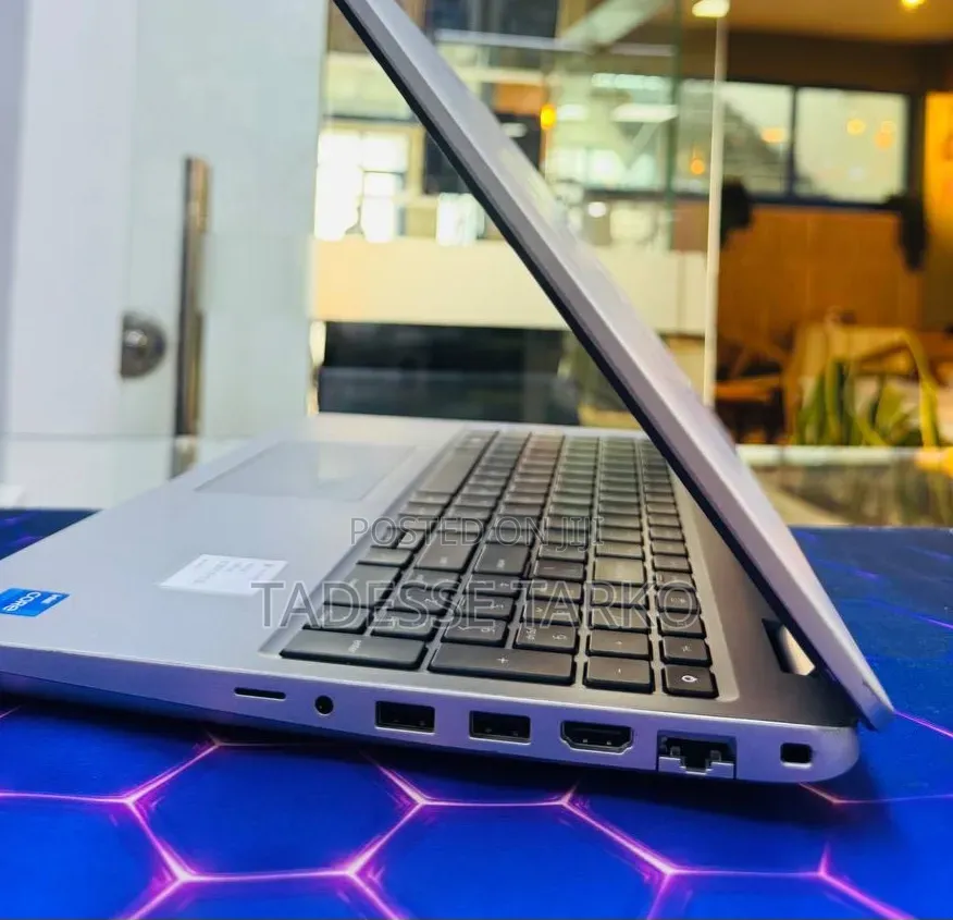 New Laptop Dell Precision 3581 16GB Intel Core i7 SSD 1T