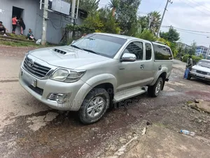 Toyota Hilux 2013 Gold