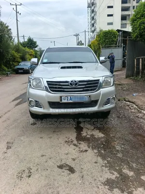Toyota Hilux 2013 Gold