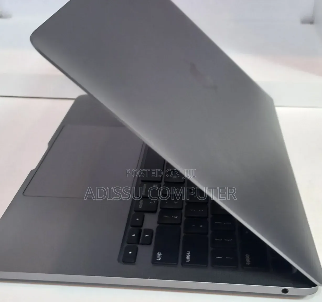 New Laptop Apple MacBook Air 2020 M1 8GB Apple M1 SSD 256GB