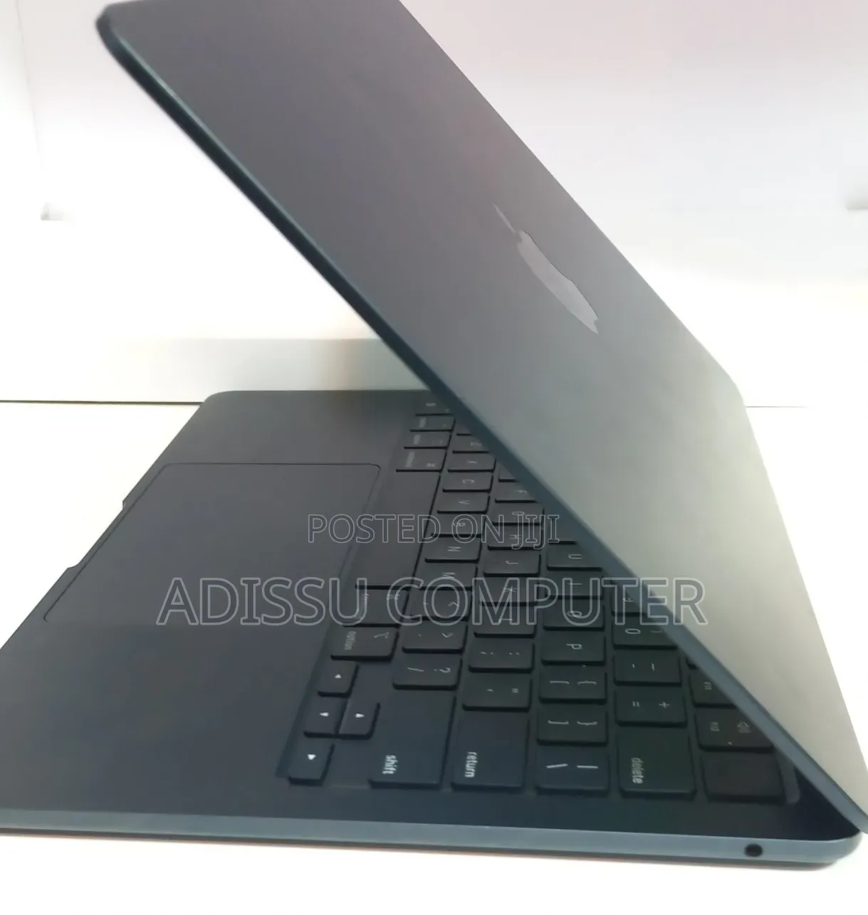 New Laptop Apple MacBook Air 2022 M2 8GB Apple M2 SSD 256GB