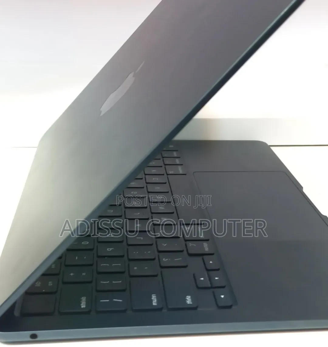 New Laptop Apple MacBook Air 2022 M2 8GB Apple M2 SSD 256GB