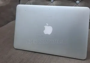 New Laptop Apple MacBook 4GB Intel Core i5 SSD 500GB