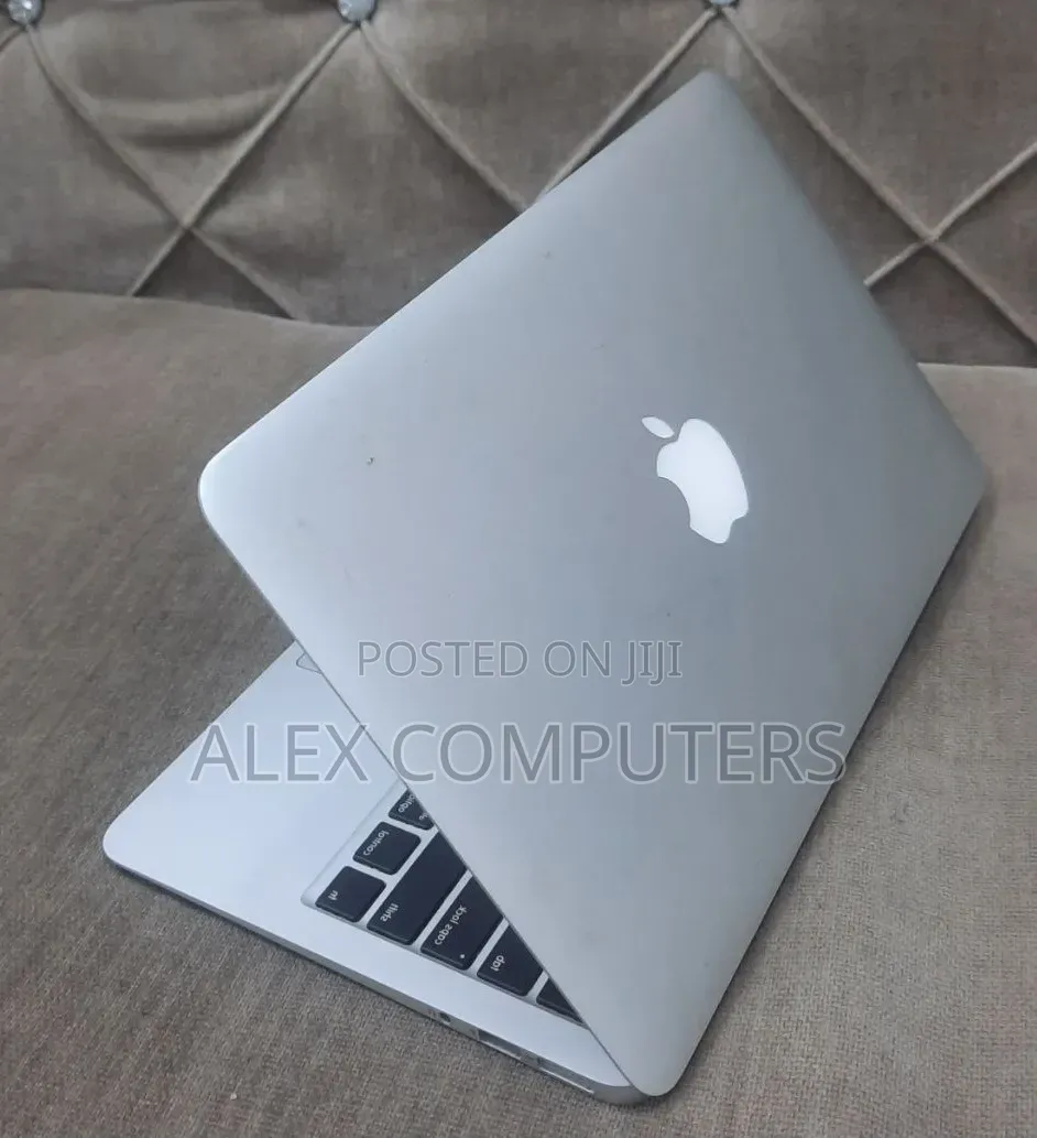 New Laptop Apple MacBook 4GB Intel Core i5 SSD 500GB