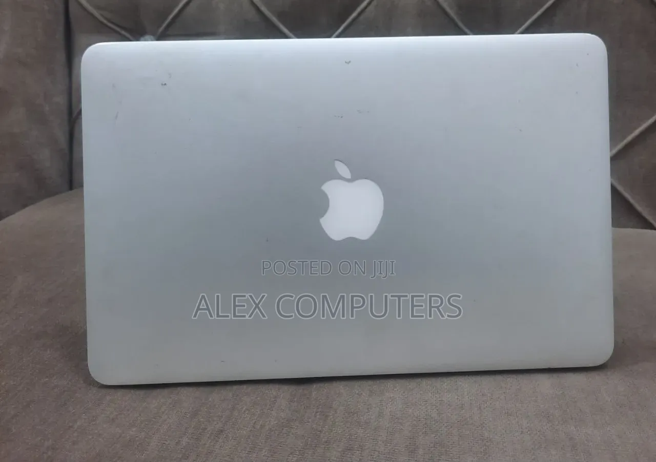 New Laptop Apple MacBook 4GB Intel Core i5 SSD 500GB
