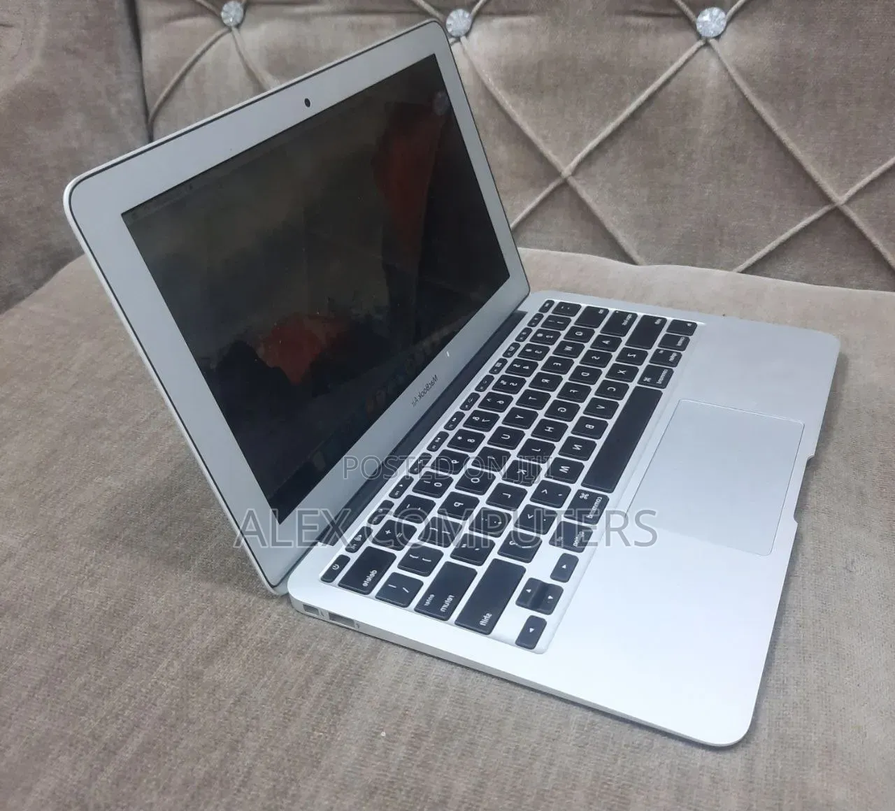 New Laptop Apple MacBook 4GB Intel Core i5 SSD 500GB