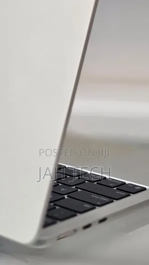 New Laptop Apple MacBook Air 2025 M4 16GB Apple M4 SSD 256GB