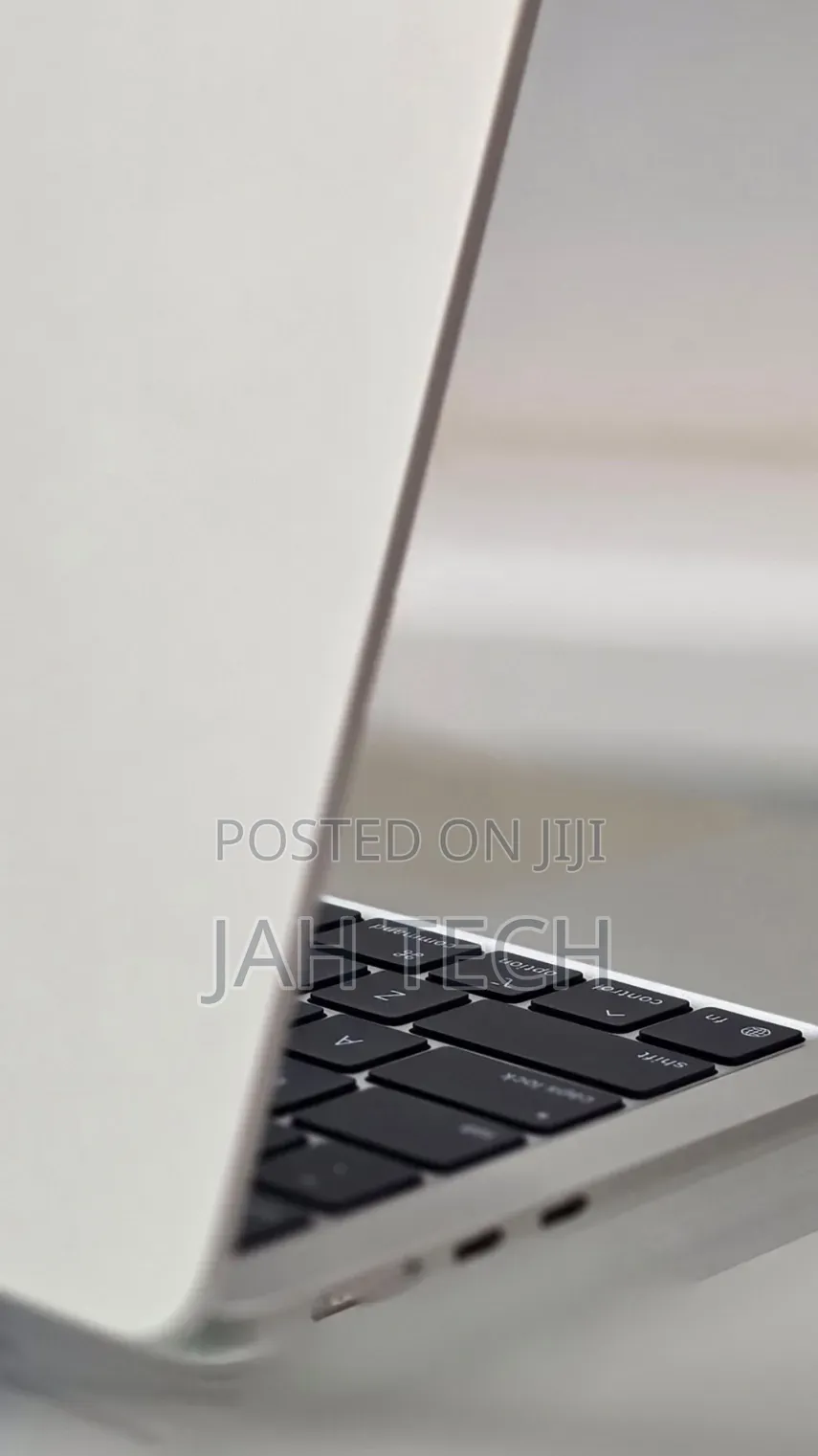 New Laptop Apple MacBook Air 2025 M4 16GB Apple M4 SSD 256GB