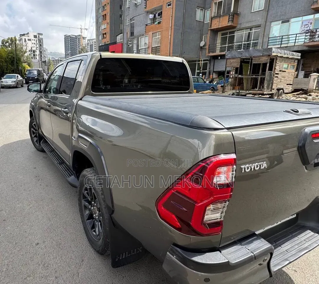 Toyota Hilux 2021 Gray