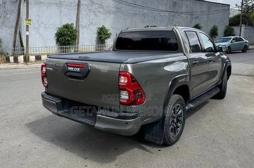 Toyota Hilux 2021 Gray