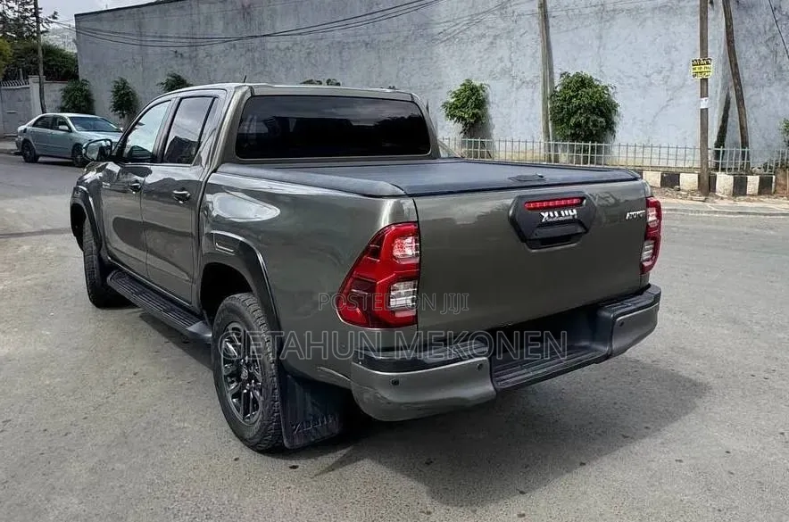 Toyota Hilux 2021 Gray