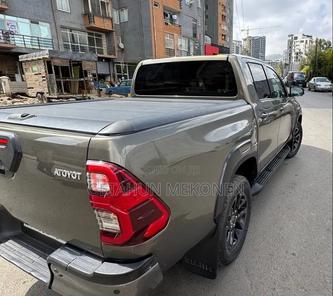 Toyota Hilux 2021 Gray