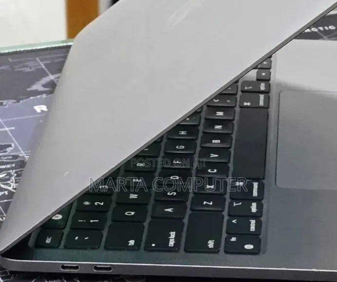 New Laptop Apple MacBook Pro 2022 M2 16GB Apple M2 SSD 512GB