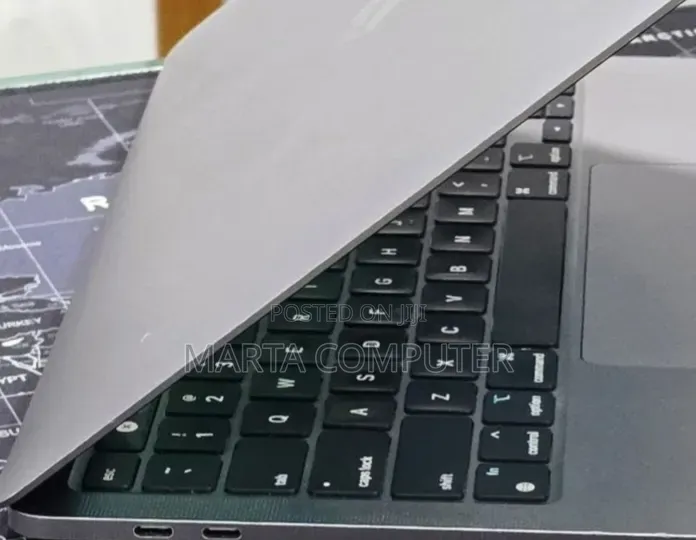 New Laptop Apple MacBook Pro 2022 M2 16GB Apple M2 SSD 512GB