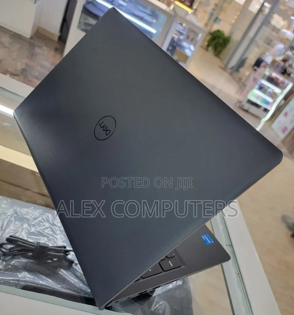 New Laptop Dell Vostro 15 3559 16GB Intel Core i5 SSD 512GB