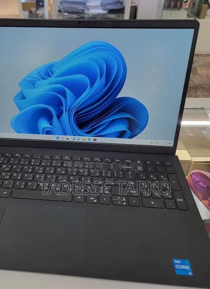New Laptop Dell Vostro 15 3000 16GB Intel Core i5 SSD 512GB