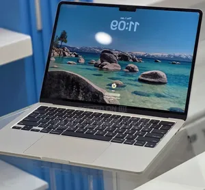 New Laptop Apple MacBook 16GB Apple M4 SSD 256GB