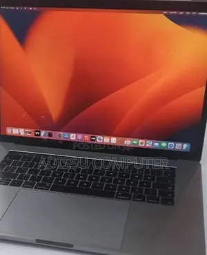 New Laptop Apple MacBook Pro 2017 16GB Intel Core i7 SSD 512GB