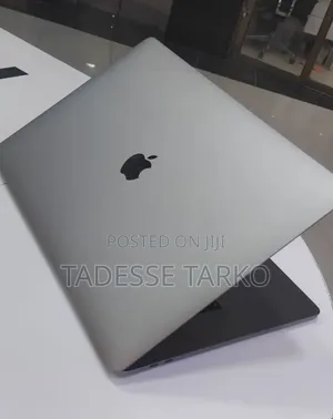 New Laptop Apple MacBook Pro 2017 16GB Intel Core i7 SSD 512GB