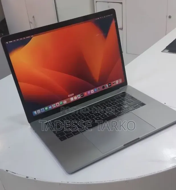 New Laptop Apple MacBook Pro 2017 16GB Intel Core i7 SSD 512GB