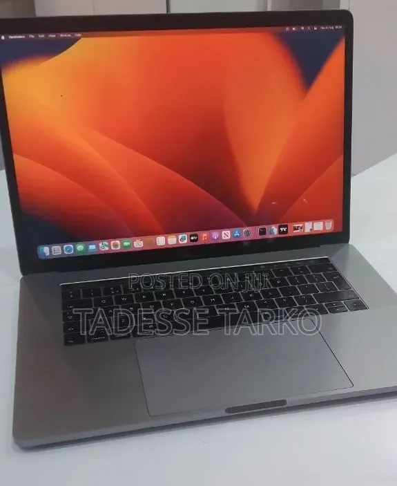New Laptop Apple MacBook Pro 2017 16GB Intel Core i7 SSD 512GB