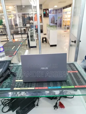 New Laptop Asus VivoBook 15 X505BA 8GB Intel Core i3 SSD 256GB