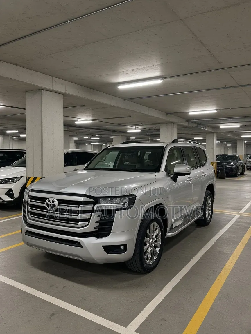 Toyota Land Cruiser 2022 Silver