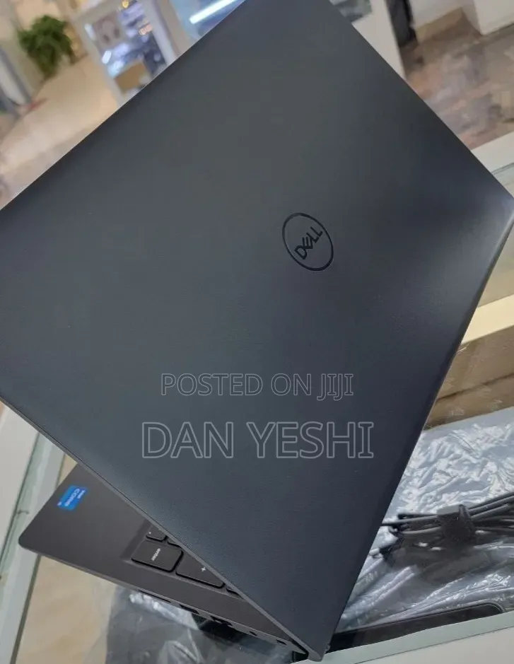 New Laptop Dell Vostro 1015 16GB Intel Core i5 SSD 512GB