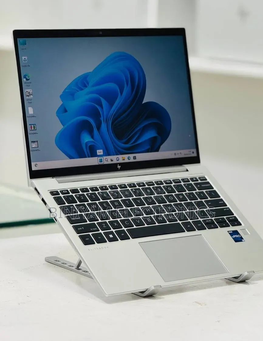 New Laptop HP EliteBook 830 G8 16GB Intel Core i5 SSD 512GB