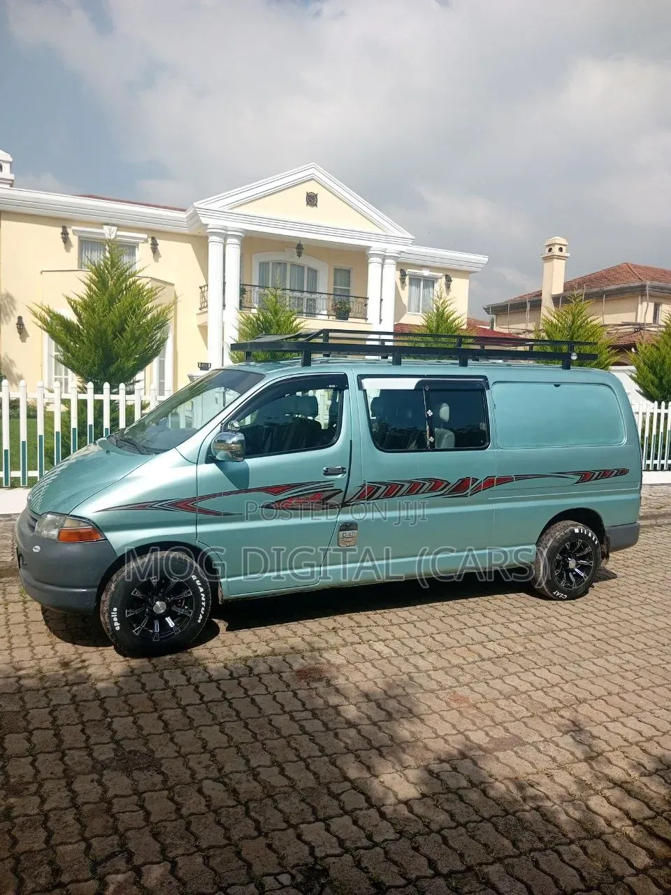 Toyota HiAce 2000 Blue