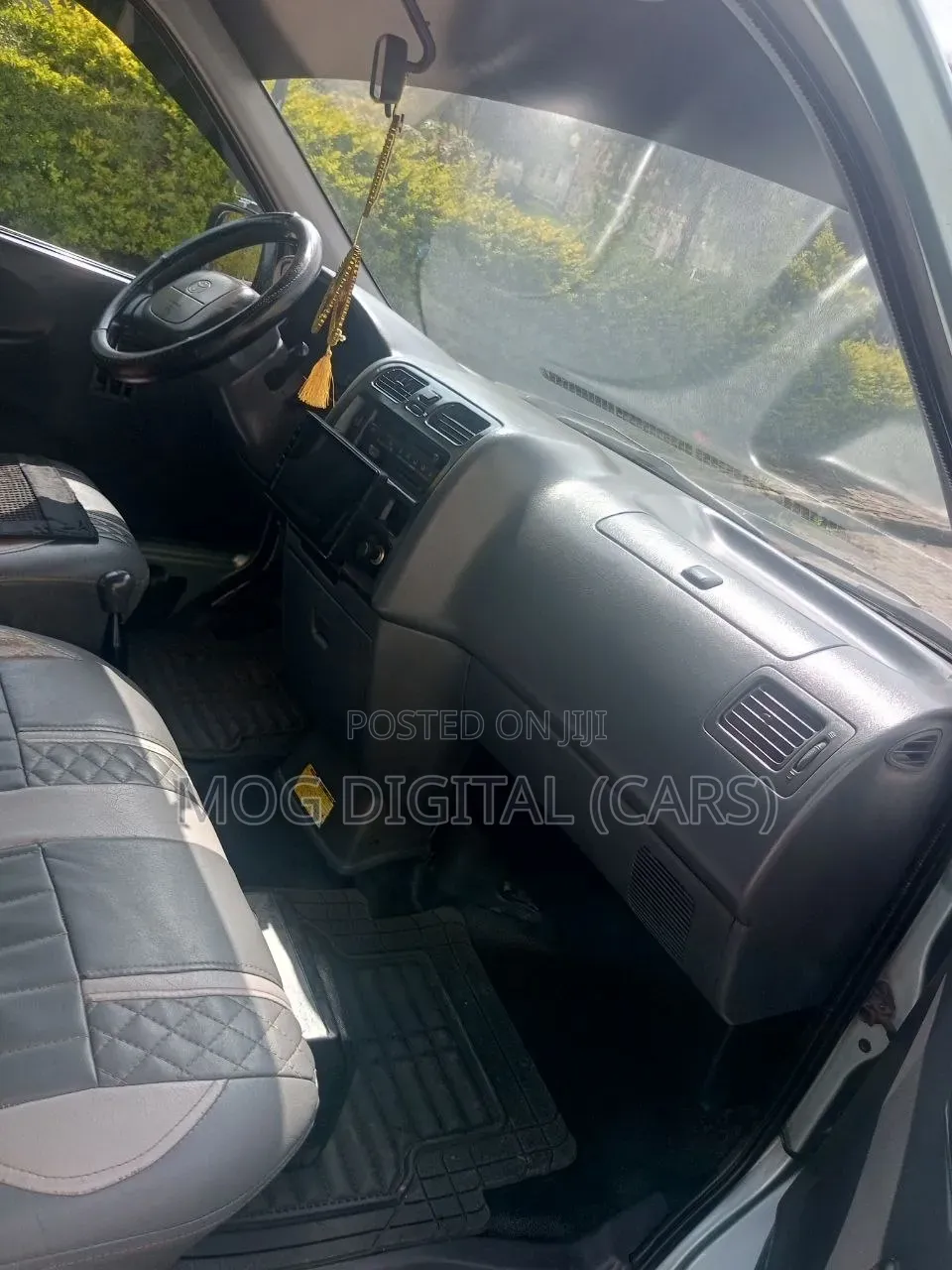 Toyota HiAce 2000 Blue