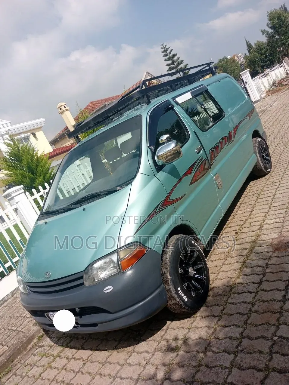 Toyota HiAce 2000 Blue