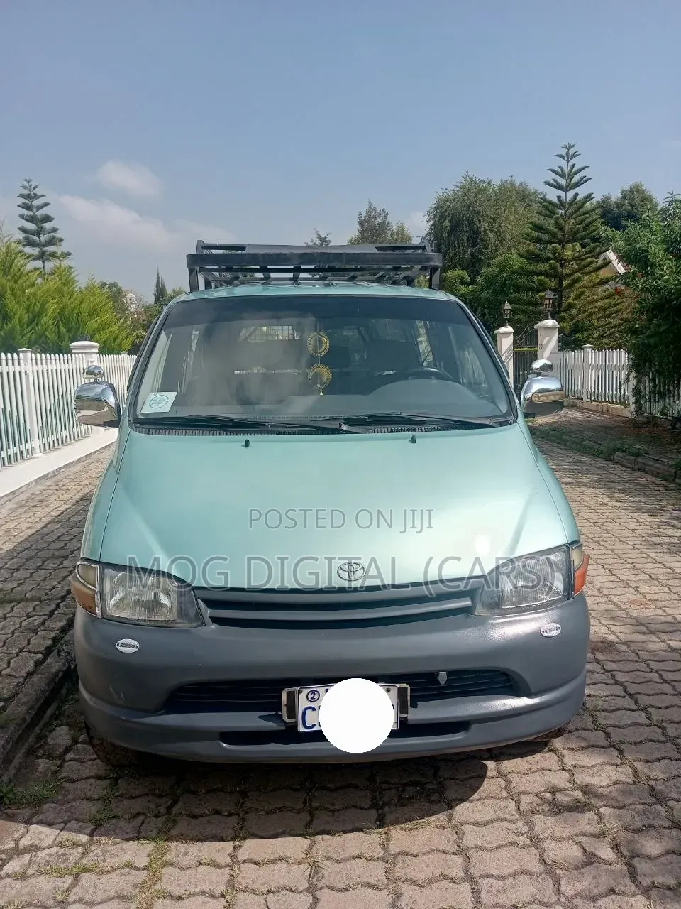 Toyota HiAce 2000 Blue