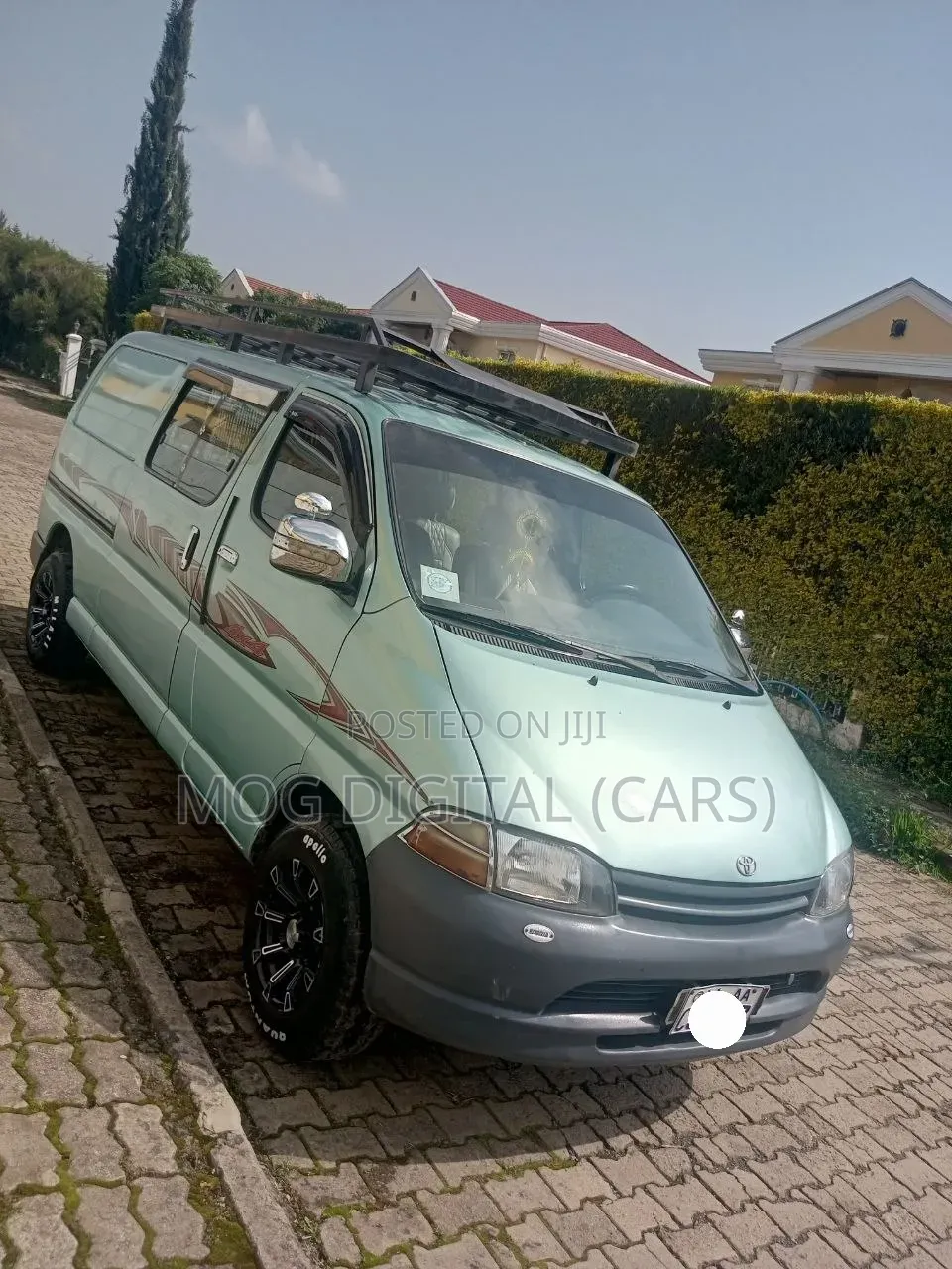 Toyota HiAce 2000 Blue