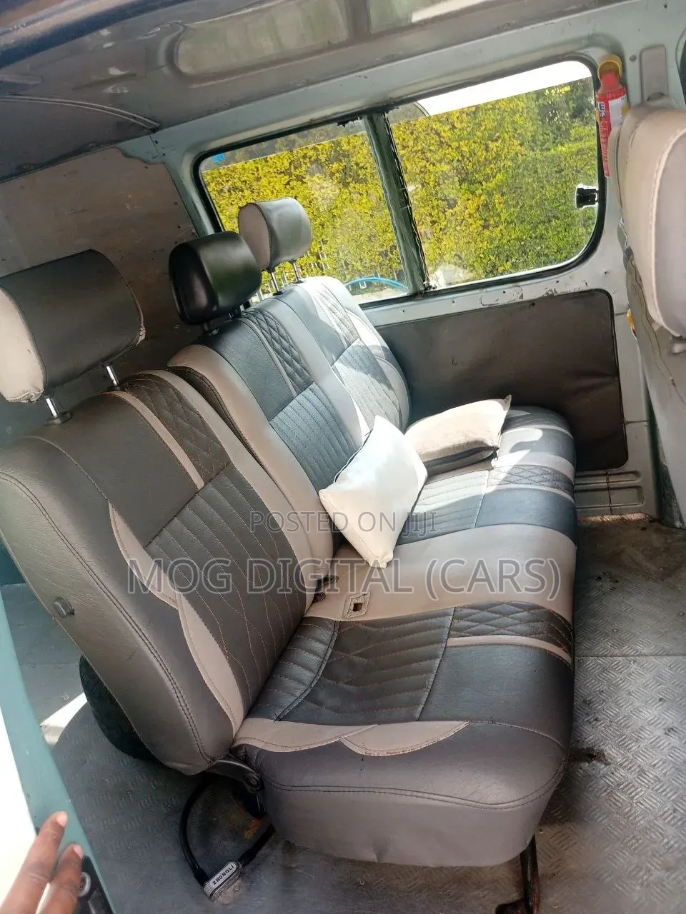 Toyota HiAce 2000 Blue