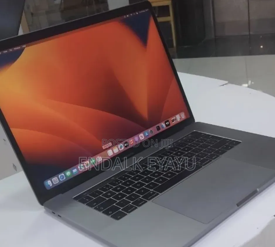 New Laptop Apple MacBook Pro 2017 16GB Intel Core i7 SSD 512GB