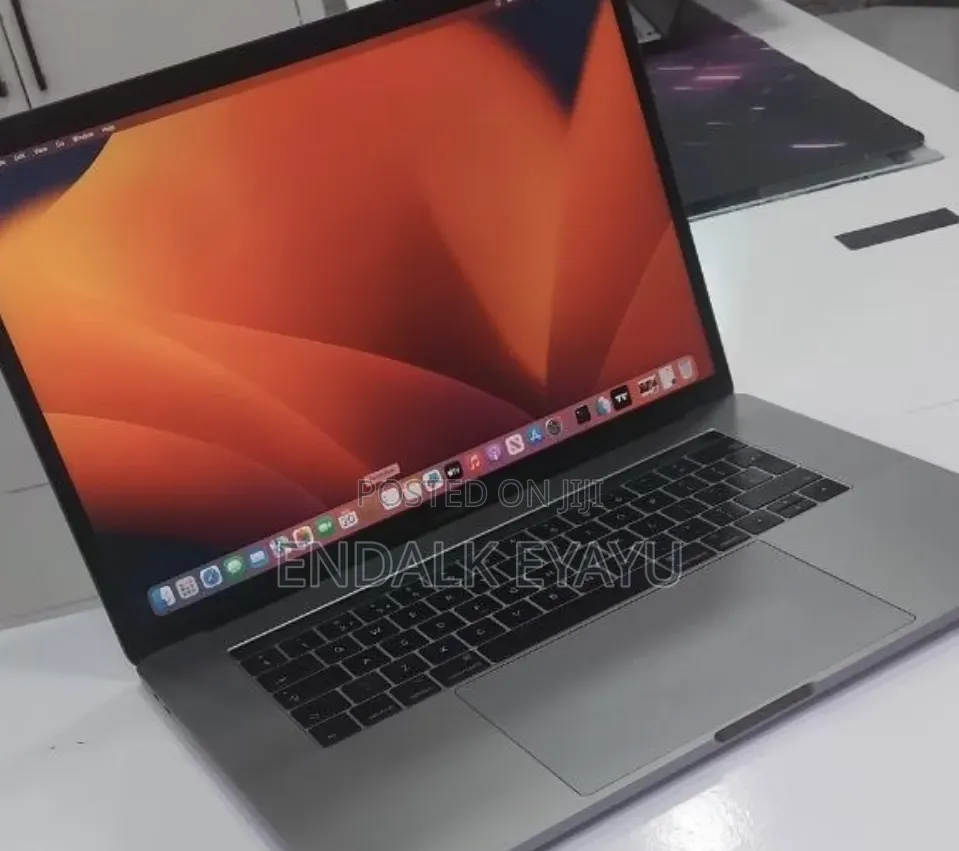 New Laptop Apple MacBook Pro 2017 16GB Intel Core i7 SSD 512GB