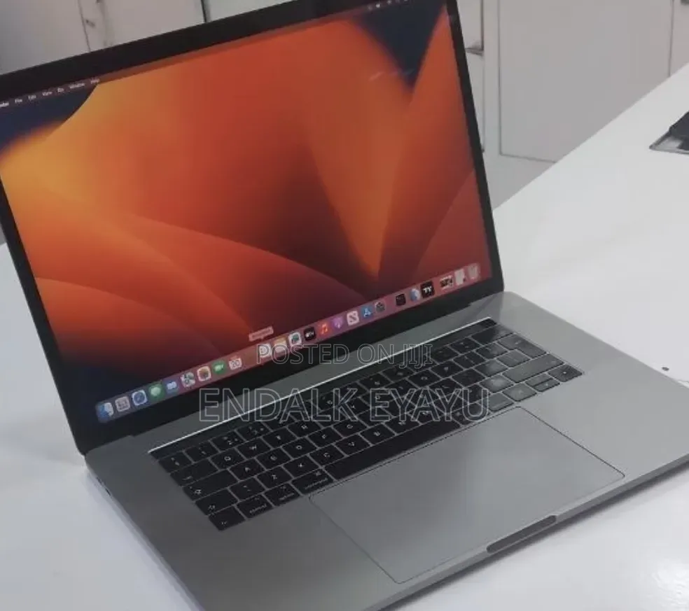 New Laptop Apple MacBook Pro 2017 16GB Intel Core i7 SSD 512GB