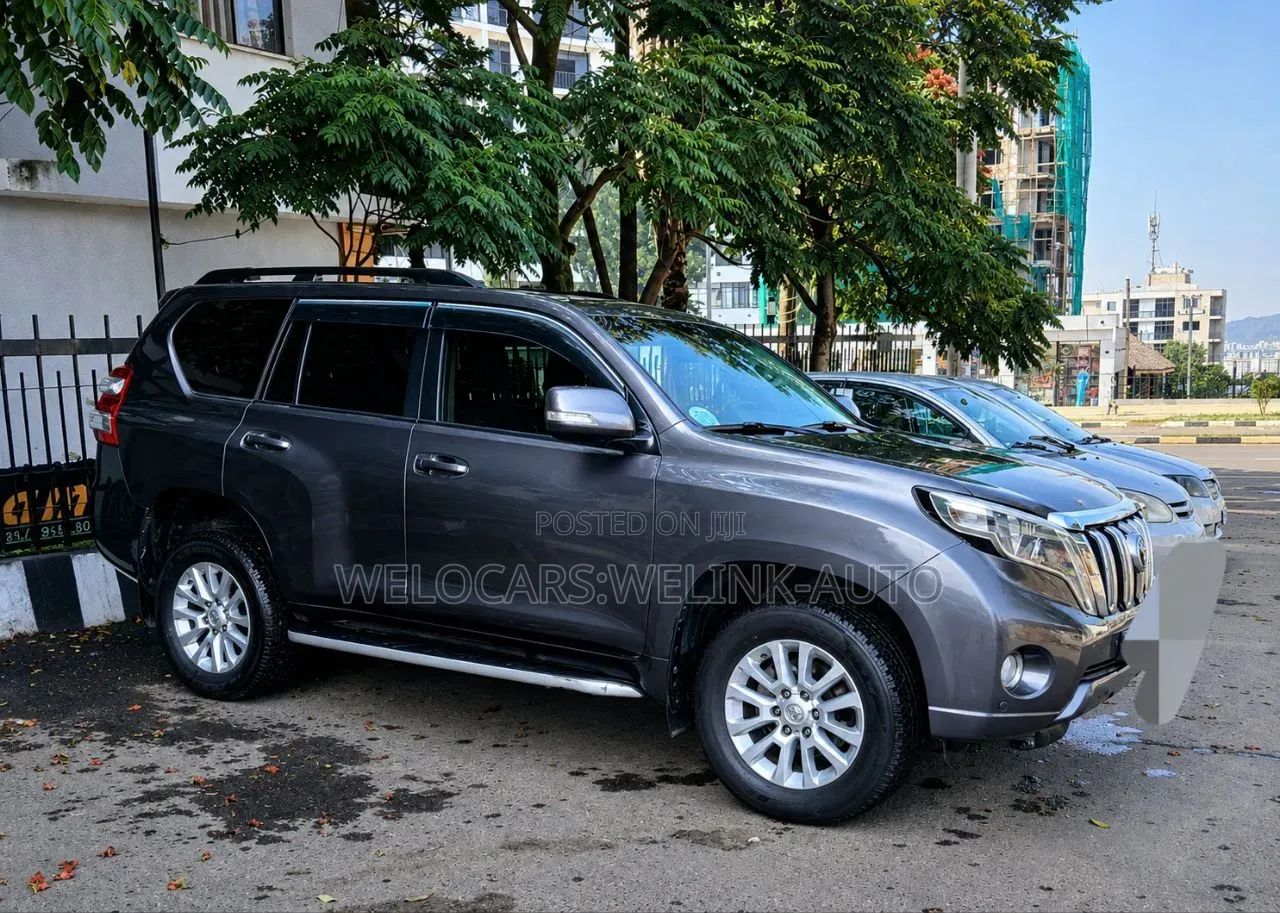 Toyota Land Cruiser Prado 2015 Gray