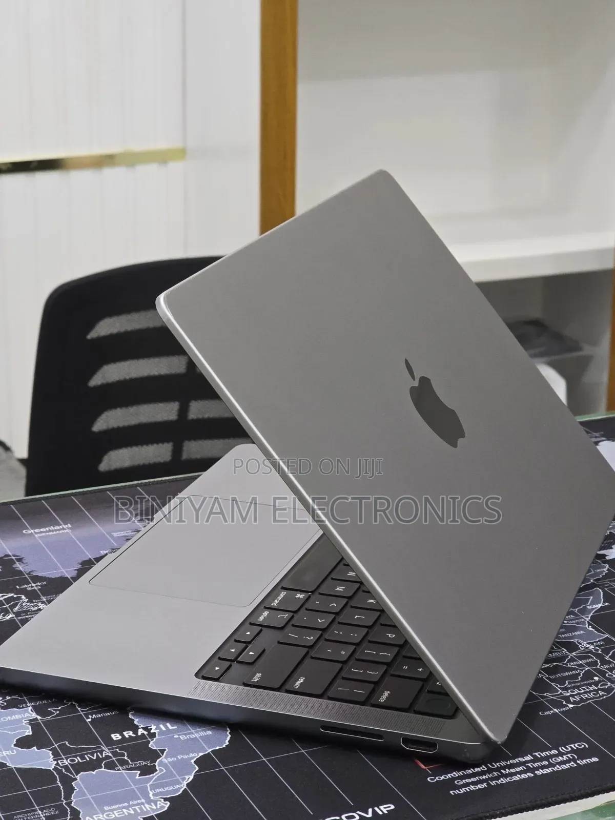 New Laptop Apple MacBook Pro 2023 M3 8GB Apple M3 Pro SSD 512GB