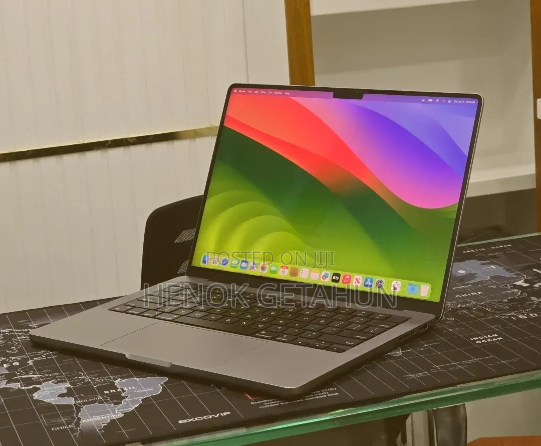 New Laptop Apple MacBook Pro 8GB Apple M3 SSD 512GB