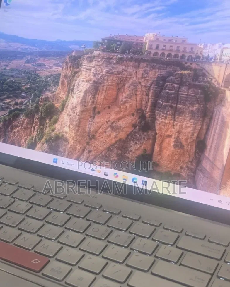 New Laptop Asus Zenbook 14 OLED 16GB Intel Core i7 SSD 512GB