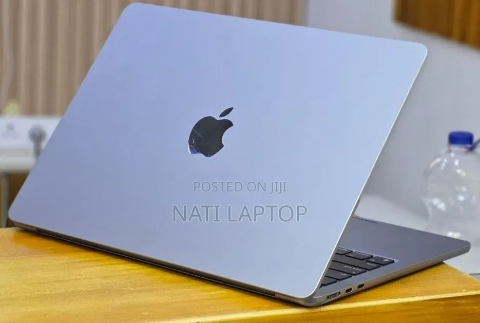 New Laptop Apple MacBook Air 2022 M2 8GB Apple M2 SSD 256GB
