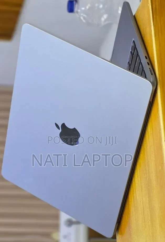 New Laptop Apple MacBook Air 2022 M2 8GB Apple M2 SSD 256GB