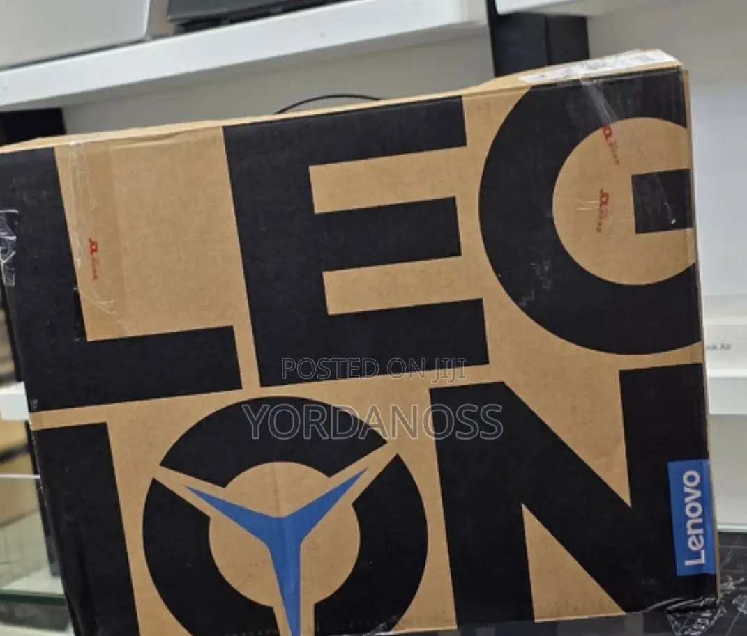 New Laptop Lenovo Legion Pro 7 32GB AMD Ryzen 9 SSD 1T